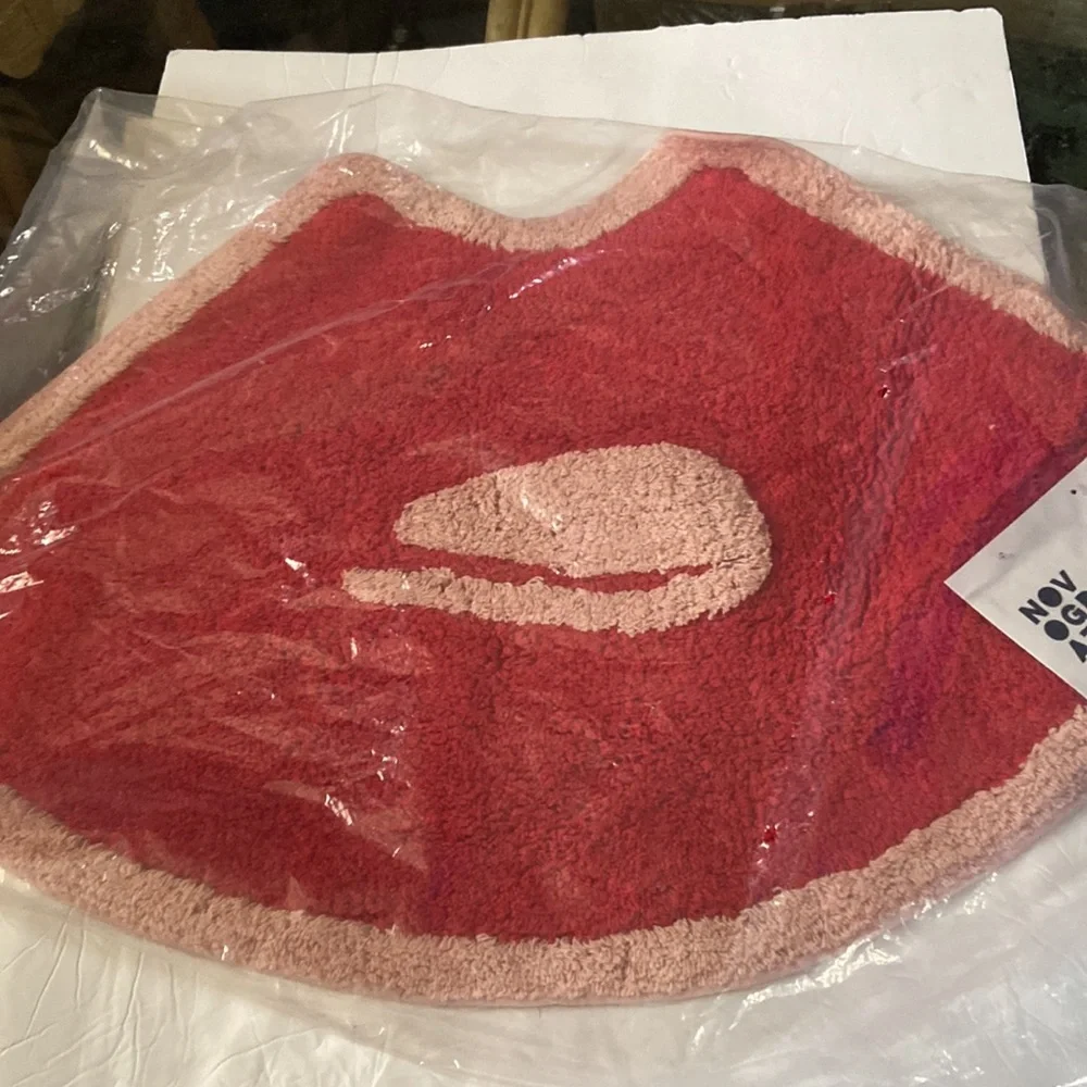 Novagratz red lips small bath rug